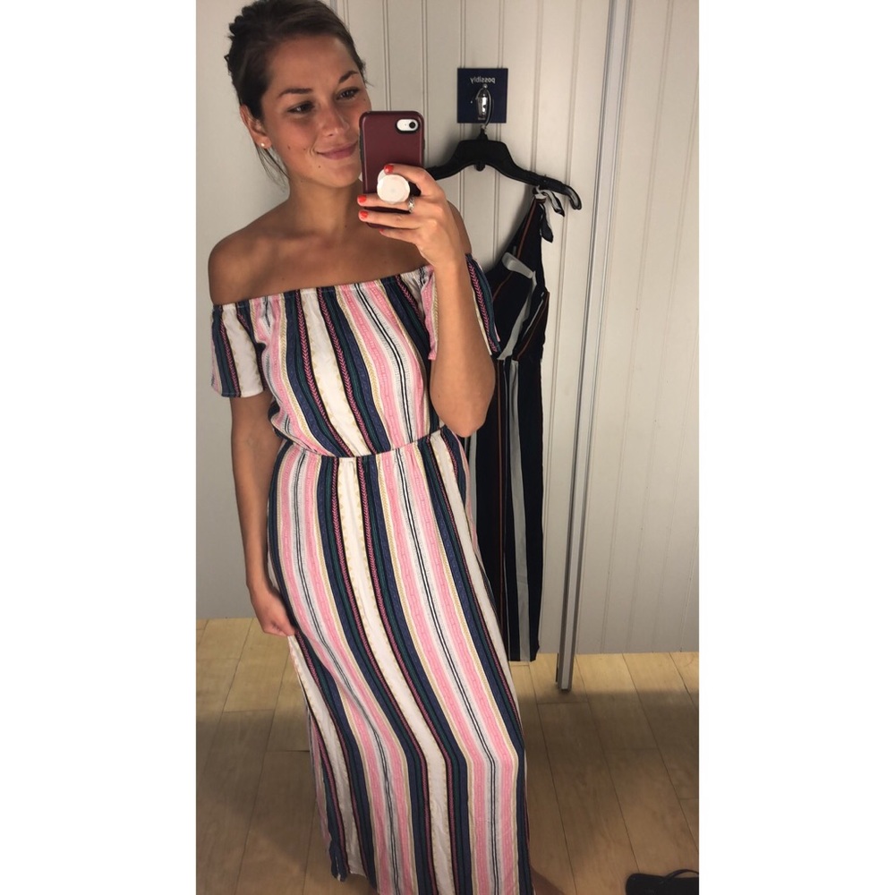 Super cute off the shoulder maxi!